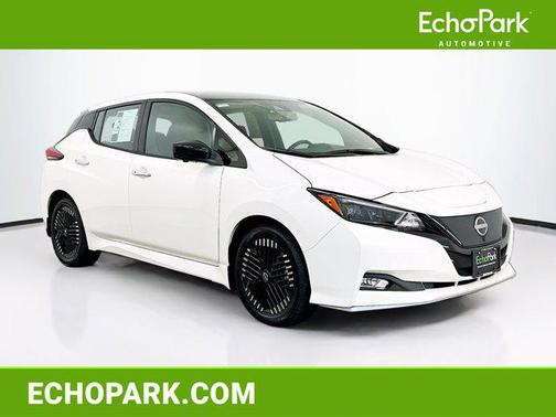 Super Black/Pearl White 2025 Nissan Leaf SV PLUS
