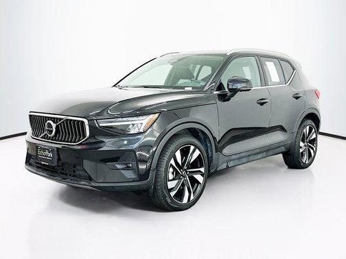 2025 Volvo XC40 B5 Plus Bright Theme