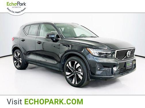 2025 Volvo XC40 B5 Plus Bright Theme