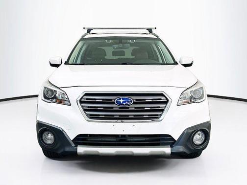 Crystal White Pearl 2017 Subaru Outback 3.6R Touring
