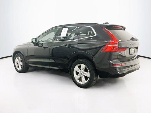 2022 Volvo XC60 B5 Momentum