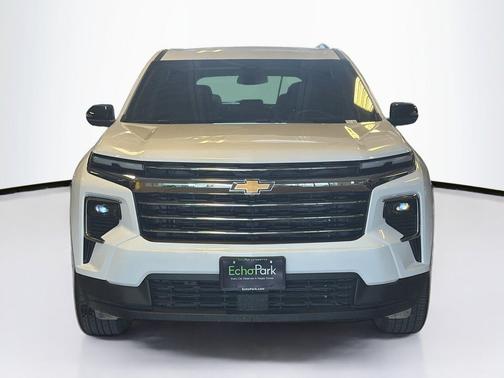 Summit White 2025 Chevrolet Traverse LT