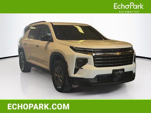 Summit White 2025 Chevrolet Traverse LT