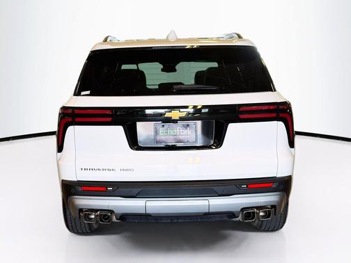 Summit White 2025 Chevrolet Traverse LT
