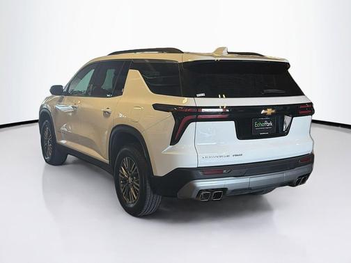 Summit White 2025 Chevrolet Traverse LT