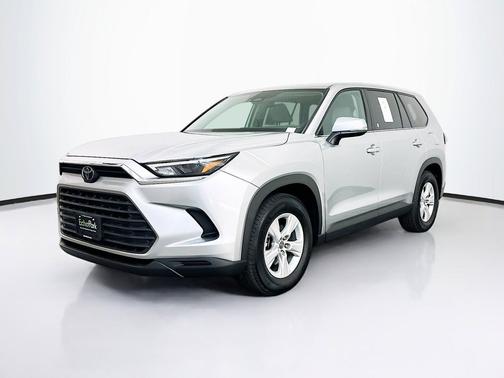Celestial Silver Metallic 2025 Toyota Highlander LE