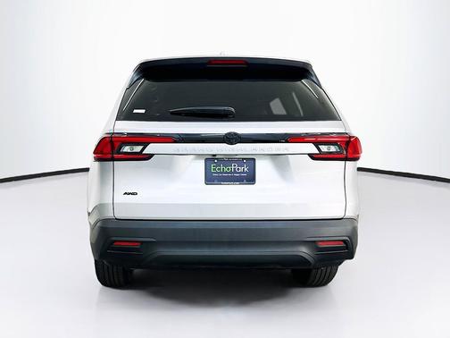Celestial Silver Metallic 2025 Toyota Highlander LE