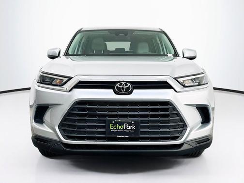 Celestial Silver Metallic 2025 Toyota Highlander LE