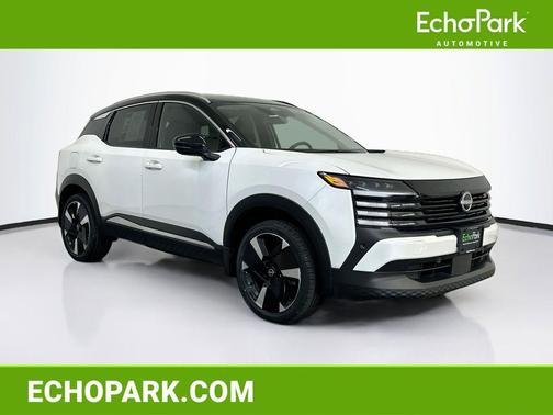 Aspen White Tricoat/Super Black 2025 Nissan Kicks SR
