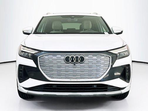 Glacier White Metallic 2022 Audi e-tron Premium