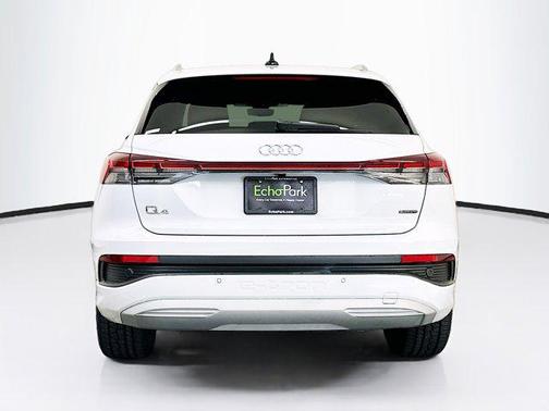 Glacier White Metallic 2022 Audi e-tron Premium