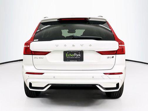 2024 Volvo XC60 B5 Plus Dark Theme