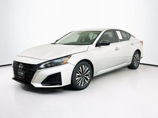 Brilliant Silver Metallic 2024 Nissan Altima 2.5 SV