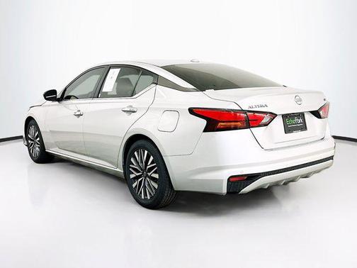 Brilliant Silver Metallic 2024 Nissan Altima 2.5 SV