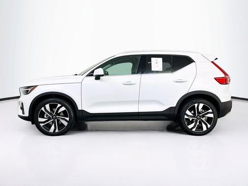 White 2023 Volvo XC40 Plus Bright Theme