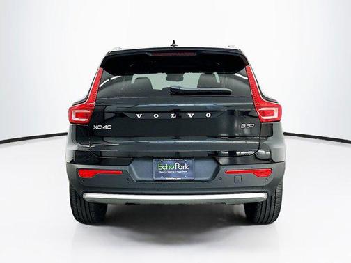 2025 Volvo XC40 B5 Core Bright Theme