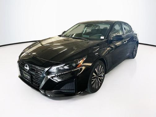 Super Black 2025 Nissan Altima SV FWD