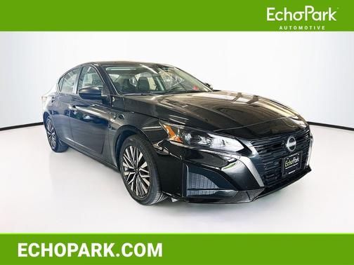 Super Black 2025 Nissan Altima SV FWD