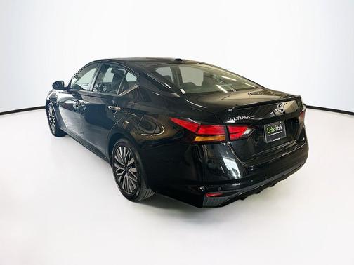Super Black 2025 Nissan Altima SV FWD