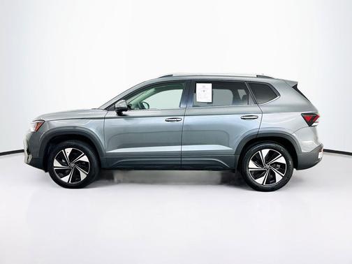 Platinum Gray Metallic 2025 Volkswagen Taos 1.5T SE