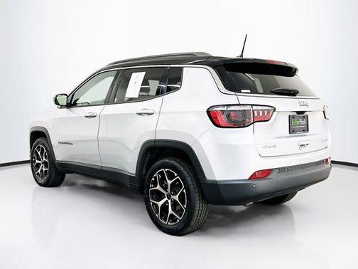Silver Zynith Metallic Clearcoat 2025 Jeep Compass Limited