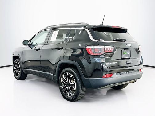 Diamond Black Crystal Pearlcoat 2022 Jeep Compass Limited