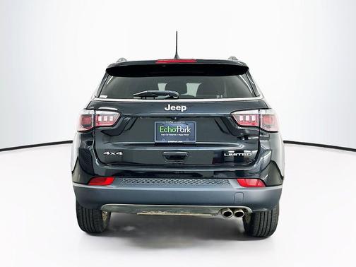 Diamond Black Crystal Pearlcoat 2022 Jeep Compass Limited