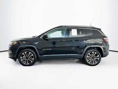 Diamond Black Crystal Pearlcoat 2022 Jeep Compass Limited