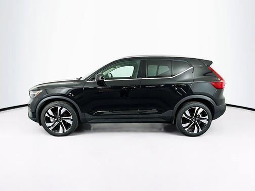 Onyx Black Metallic 2025 Volvo XC40 B5 Plus Bright Theme