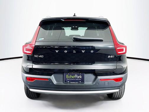 Onyx Black Metallic 2025 Volvo XC40 B5 Plus Bright Theme