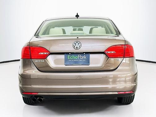 Toffee Brown Metallic 2014 Volkswagen Jetta Man SE