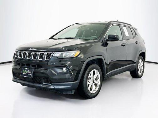 Diamond Black Crystal Pearlcoat 2025 Jeep Compass Latitude