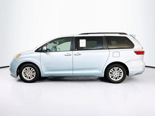 Sky Blue Pearl 2017 Toyota Sienna XLE