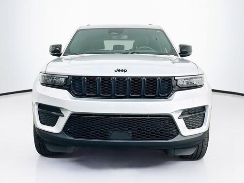 Silver Zynith 2024 Jeep Grand Cherokee Altitude