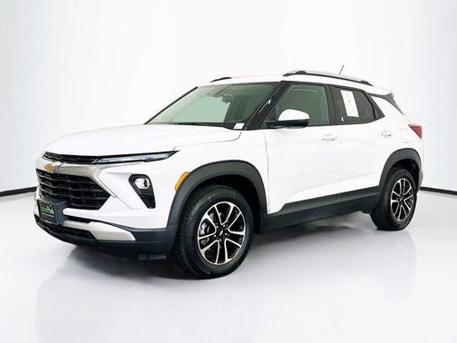 Summit White 2025 Chevrolet Trailblazer LT