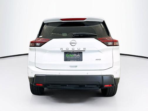 Everest White Pearl 2025 Nissan Rogue SV