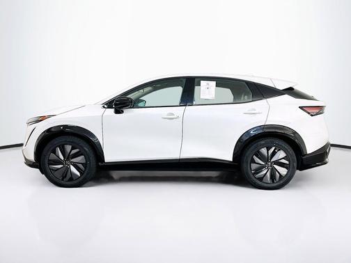 Everest White Pearl Tricoat 2024 Nissan ARIYA ENGAGE+
