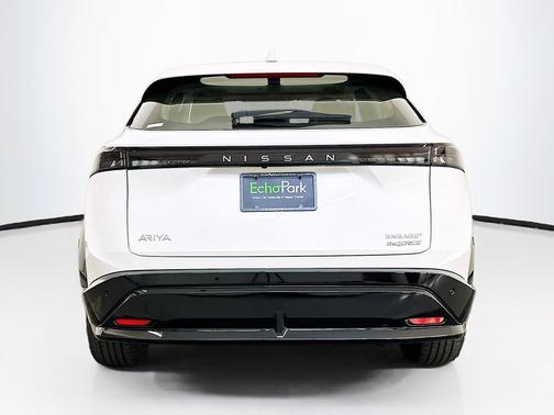 Everest White Pearl Tricoat 2024 Nissan ARIYA ENGAGE+