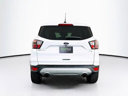 Oxford White 2017 Ford Escape SE