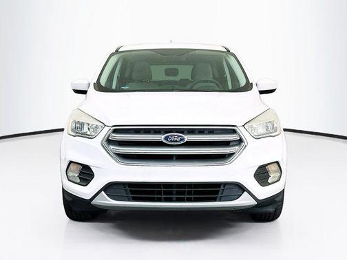 Oxford White 2017 Ford Escape SE