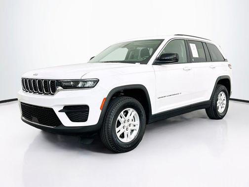 Bright White Clearcoat 2023 Jeep Grand Cherokee Laredo