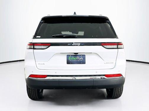 Bright White Clearcoat 2023 Jeep Grand Cherokee Laredo