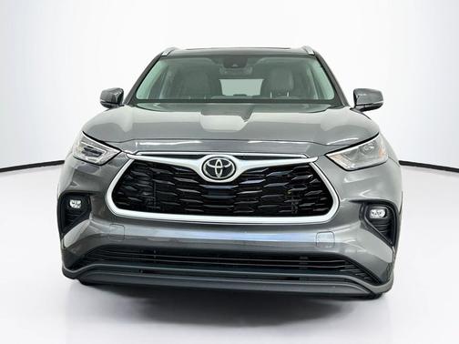 Magnetic Gray Metallic 2022 Toyota Highlander XLE