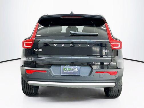 2025 Volvo XC40 B5 Core Bright Theme
