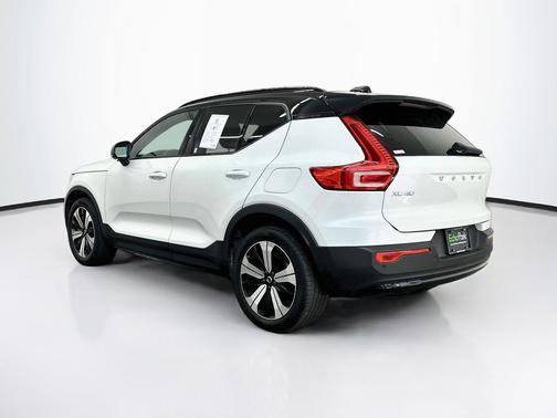 Crystal White Metallic 2023 Volvo XC40 Recharge Pure Electric Twin Plus