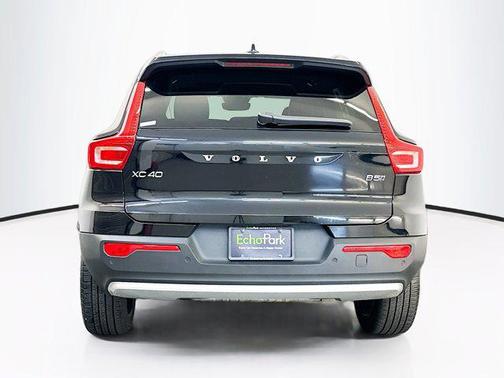 2025 Volvo XC40 B5 Plus Bright Theme