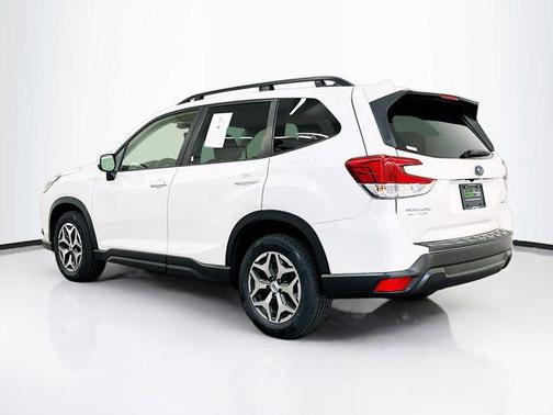 Crystal White Pearl 2023 Subaru Forester Premium