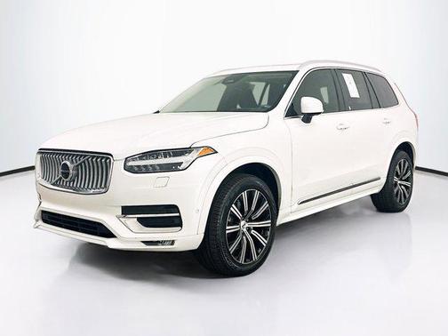 2023 Volvo XC90 B5 Plus