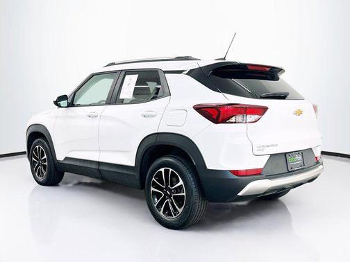 Summit White 2025 Chevrolet Trailblazer LT