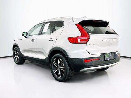 2024 Volvo XC40 B5 Core Bright Theme